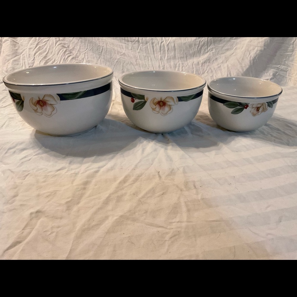 Savannah Grove Magnolia Nesting Mixing Bowls Set of three!